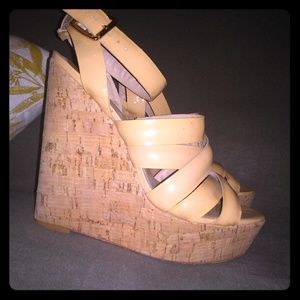 Pour la  Victoire wedges